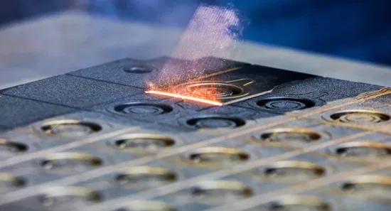 Macchina per la pulizia laser a fibra di nuovo arrivo per acciaio inossidabile / alluminio